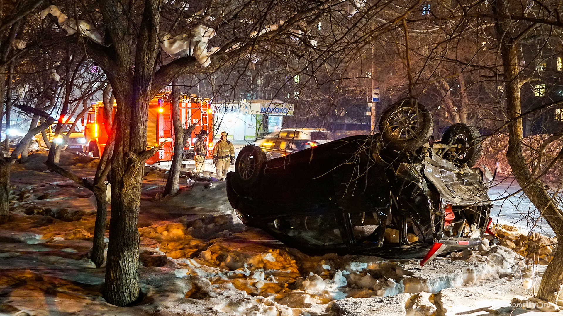 Два человека пострадали в перевернувшемся Ниссане на Вокзальной