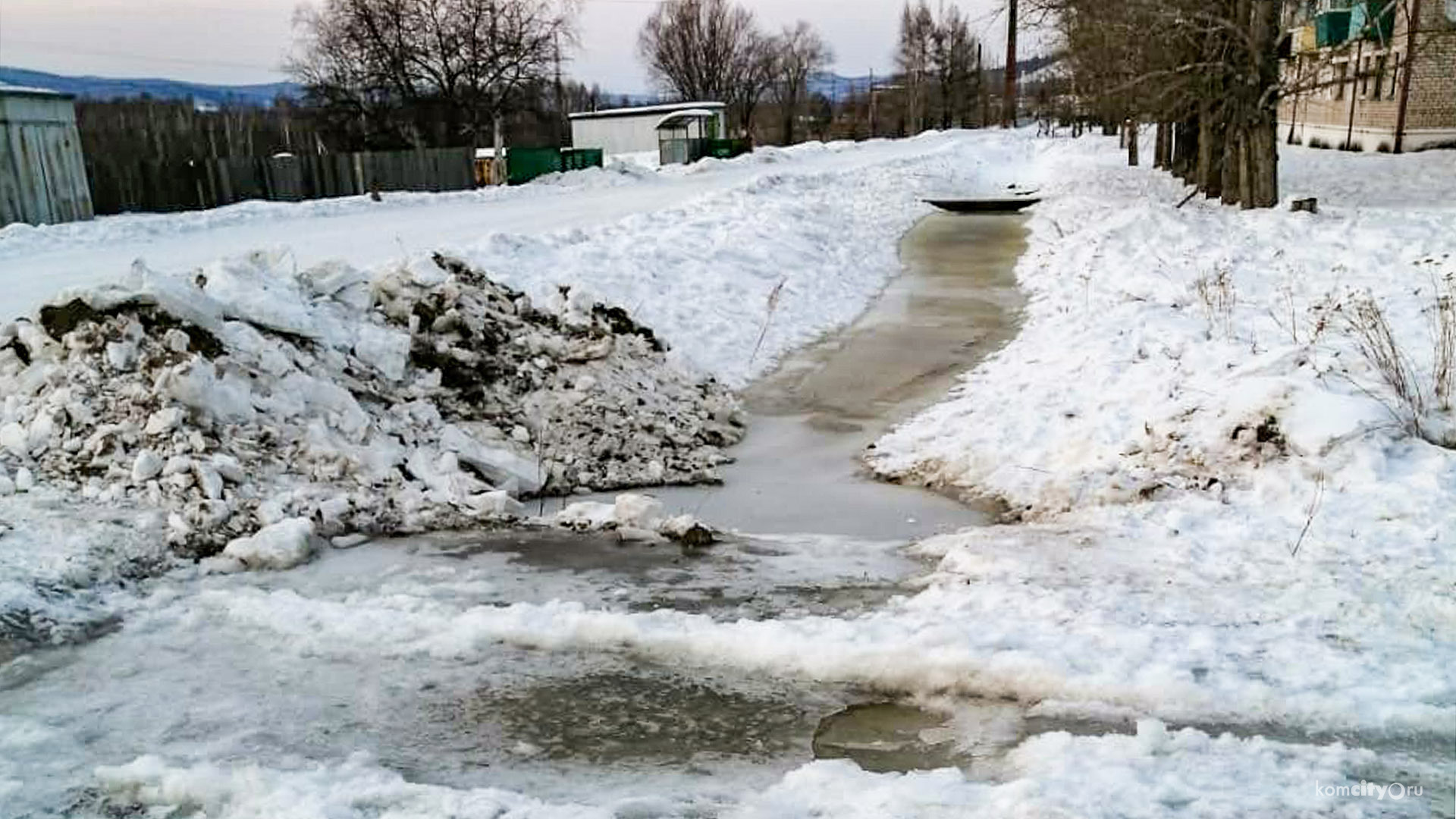 Микрорайон Западный заливает «ничьей» водой