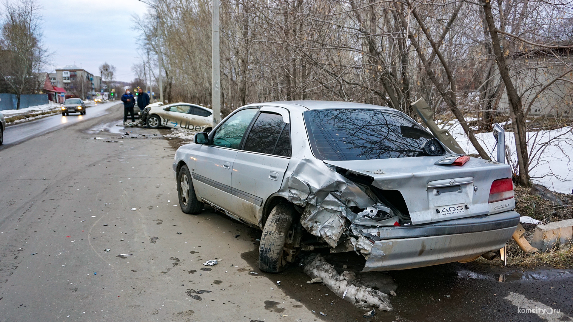 На Щорса убегавшее с места двух аварий такси совершило ещё одно ДТП и убилось об столб