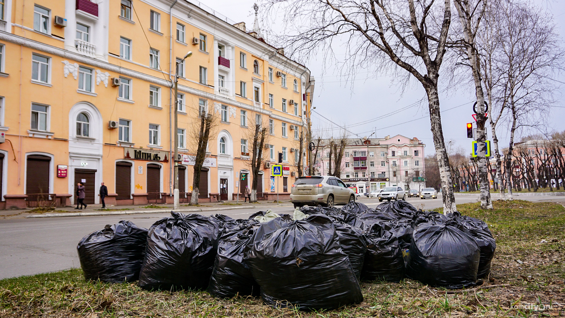 Мешки с мусором, собранным во время импровизированных субботников, вывезут силами Управления ЖКХ
