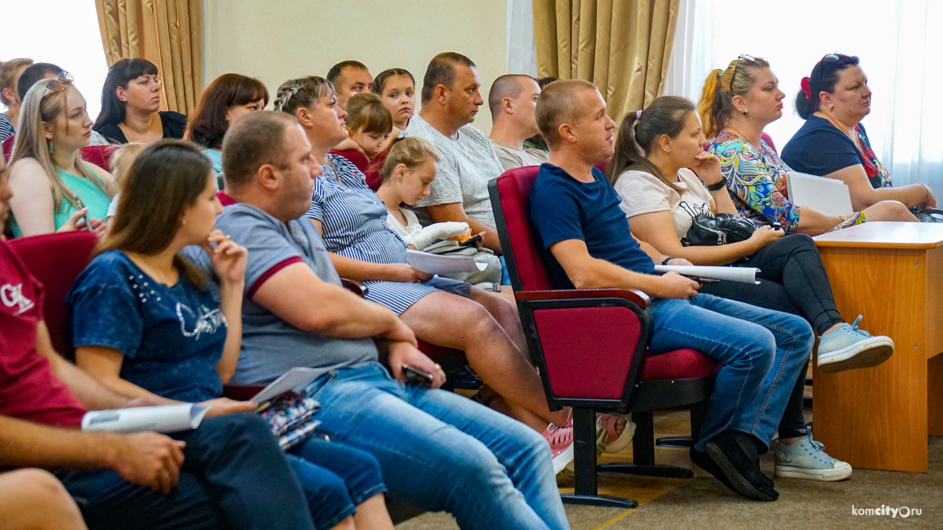 С документами и в масках: Молодым семьям продлили срок приёма документов для участия в жилищной программе