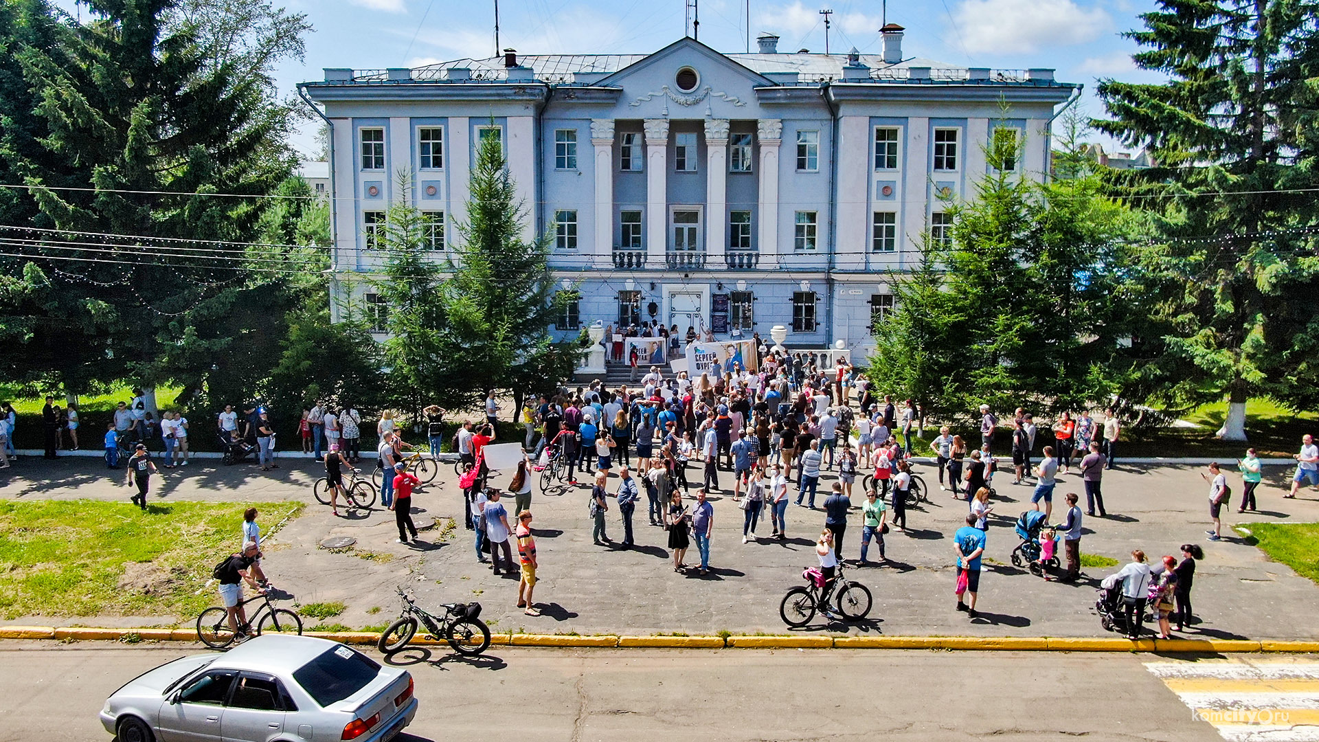 Комсомольчане устроили митинг на крыльце ФСБ в поддержку Фургала