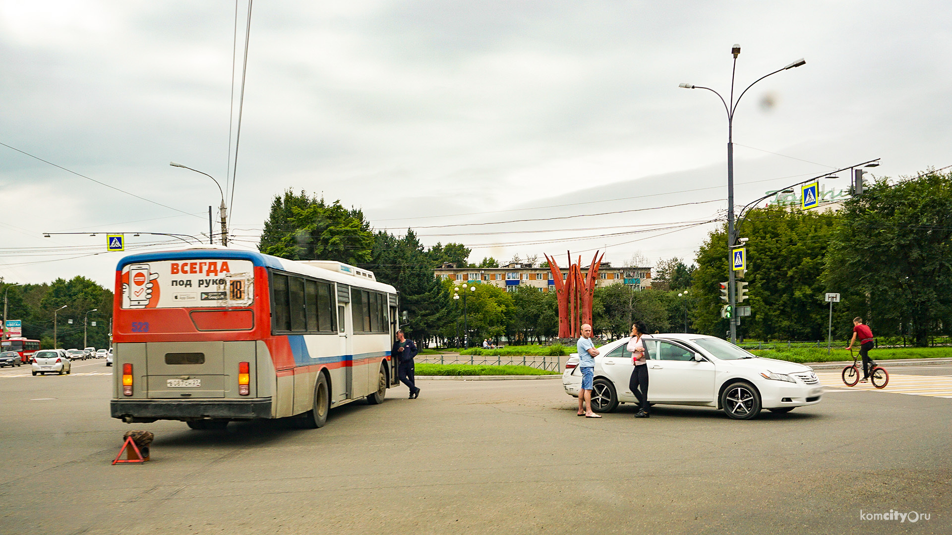 В столкновении на Первостроителей — Ленина пострадала пассажирка автобуса