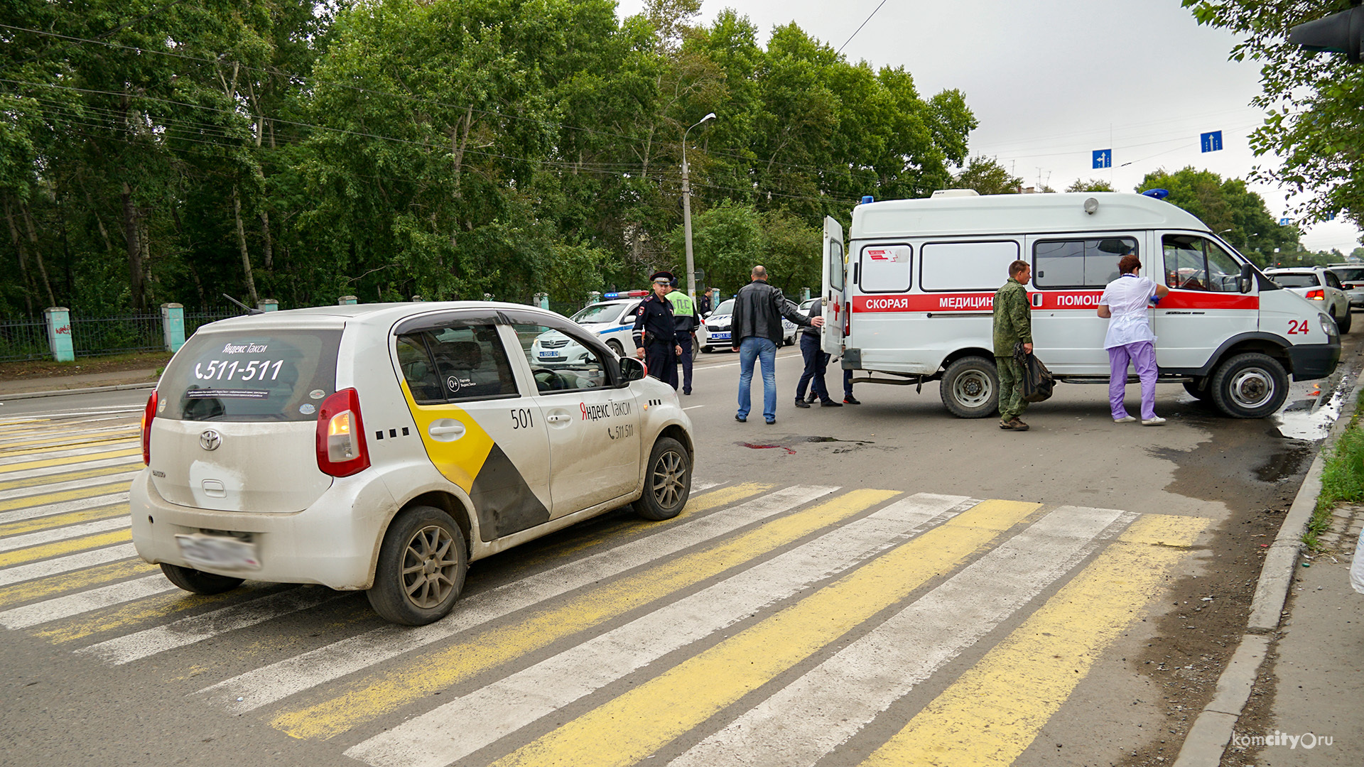 На площади Володарского Яндекс-такси сбило пожилую женщину