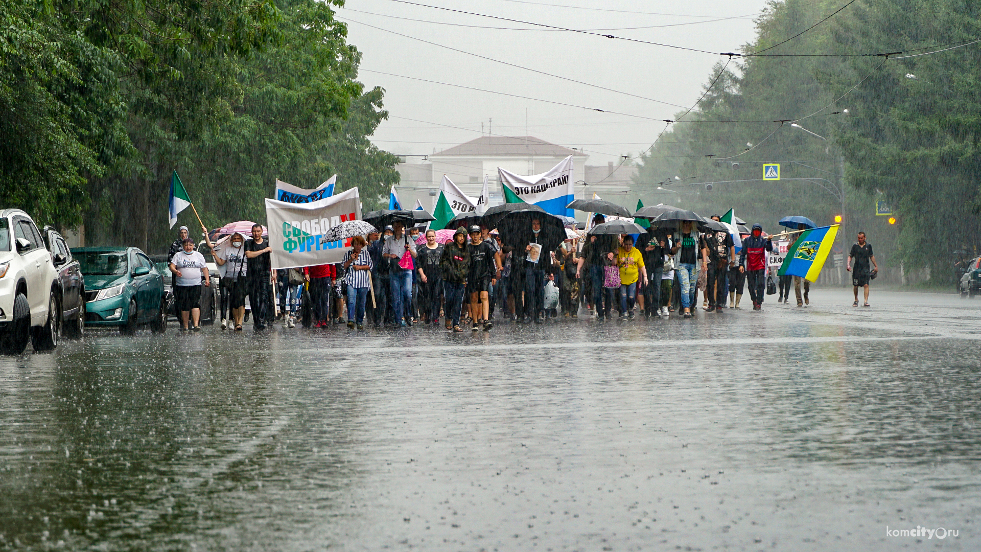 И в дождь, и в зной: Протесты за Фургала не остановили ни жара, ни ливень
