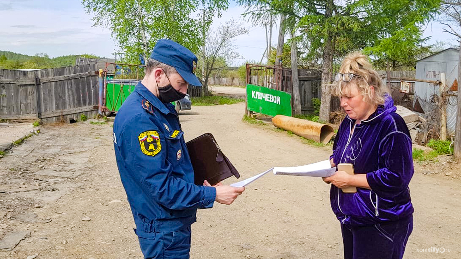 В преддверии отопительного сезона сотрудники пожнадзора напомнили жителям частного сектора о противопожарной безопасности