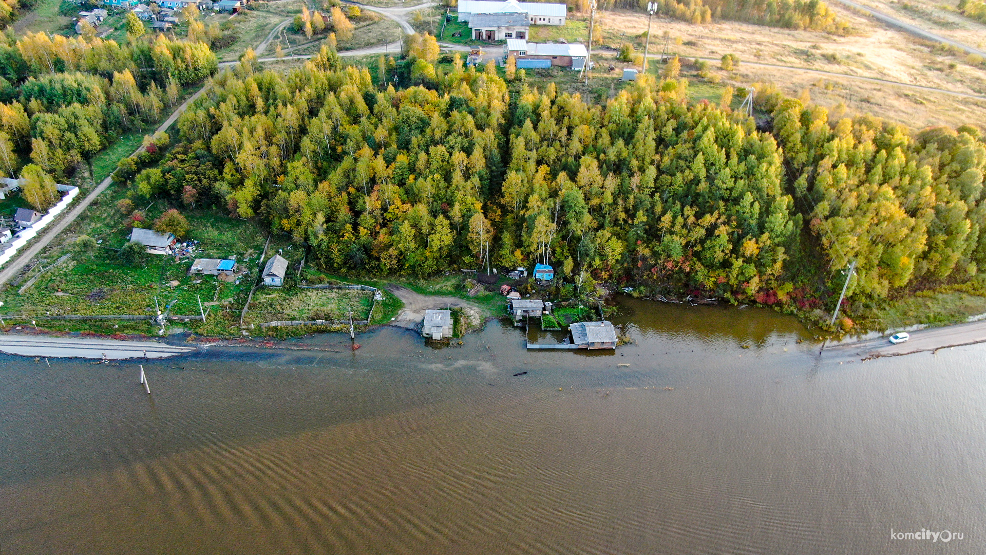 На Пивани вода залила нижнюю дорогу в посёлок