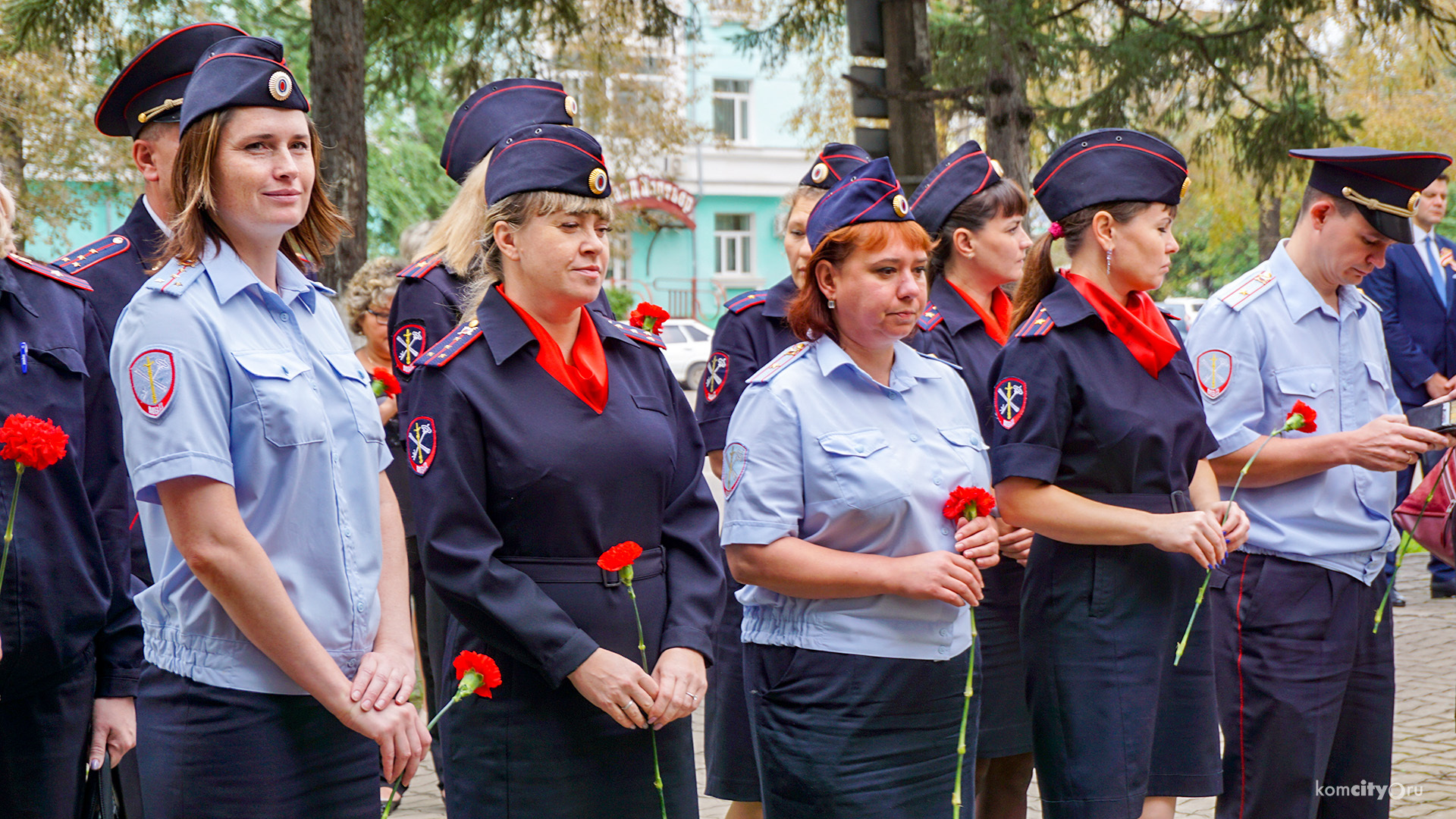 В память о жертвах террора на Мемориале УМВД возложили цветы