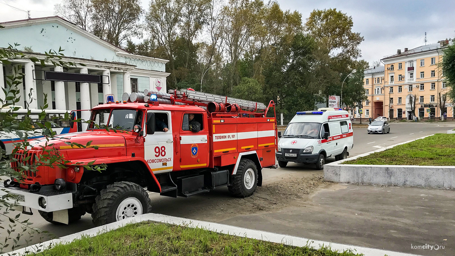 Оперативные службы прибыли на площадь Ленина, чтобы обезвредить то, чего там нет