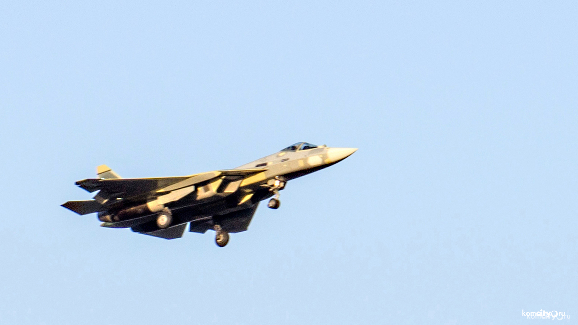 Второй первый серийный Су-57 впервые поднялся в небо и успешно приземлился