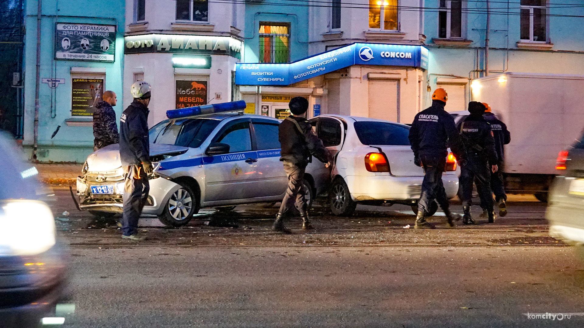 На Ленина патрульная машина нацгвардии врезалась в разворачивающуюся машину, есть пострадавшие