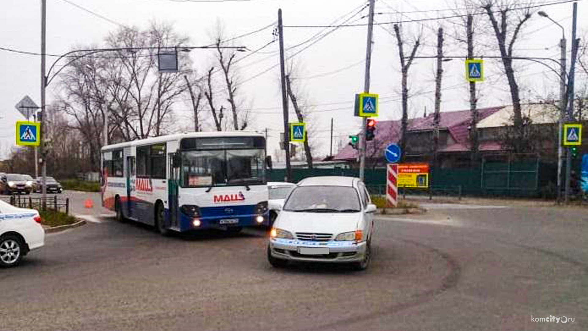 Пассажирка получила травму в автобусе после экстренного торможения