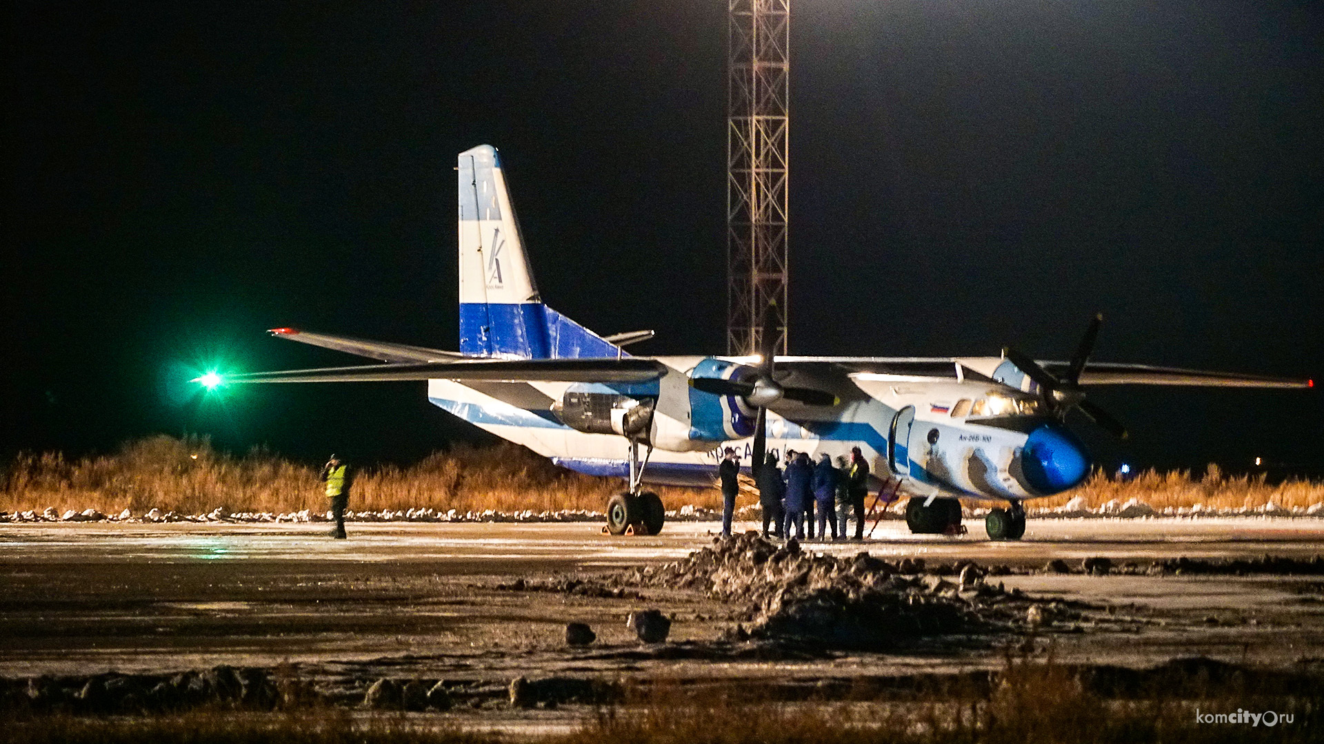 Спецслужбы в «Хурбе» встретили Ан-26 с захваченным экипажем