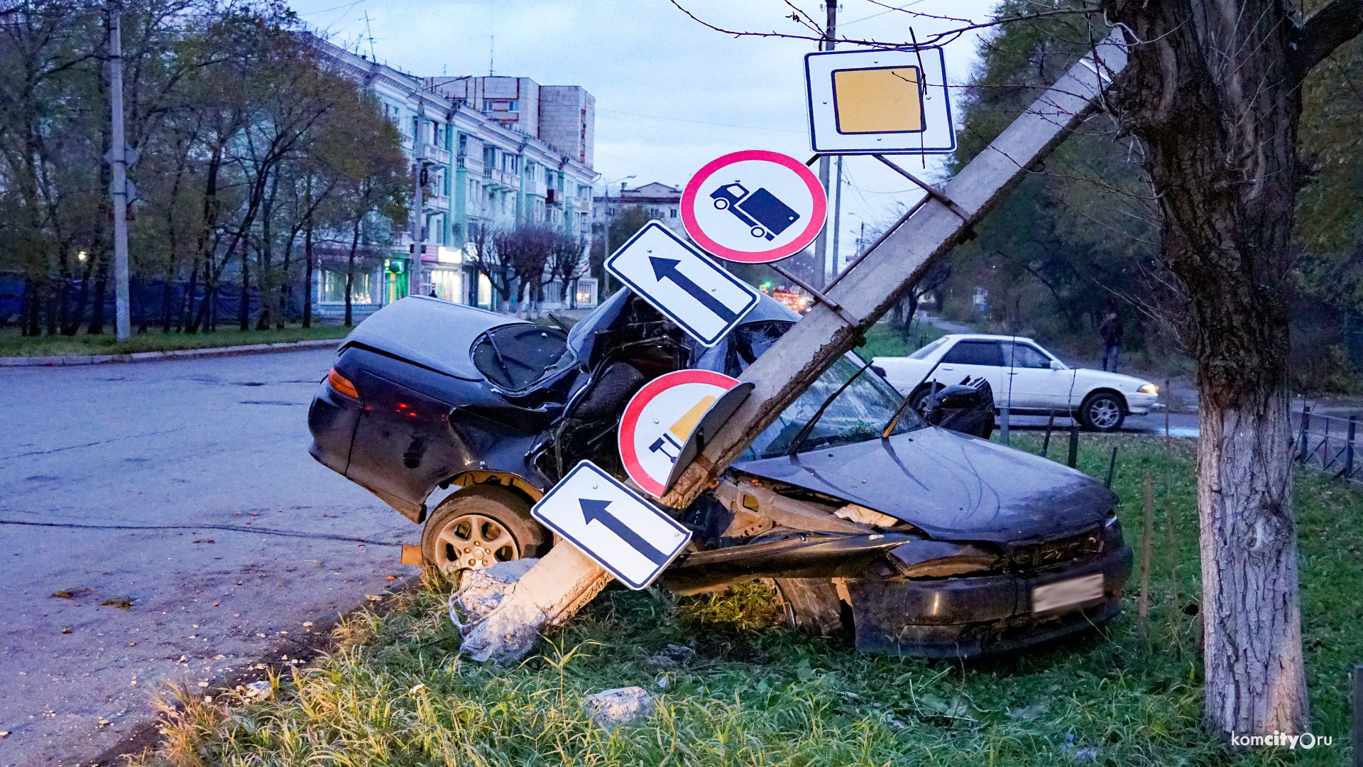 Скончался пассажир Марка-2, врезавшегося в столб на Кирова