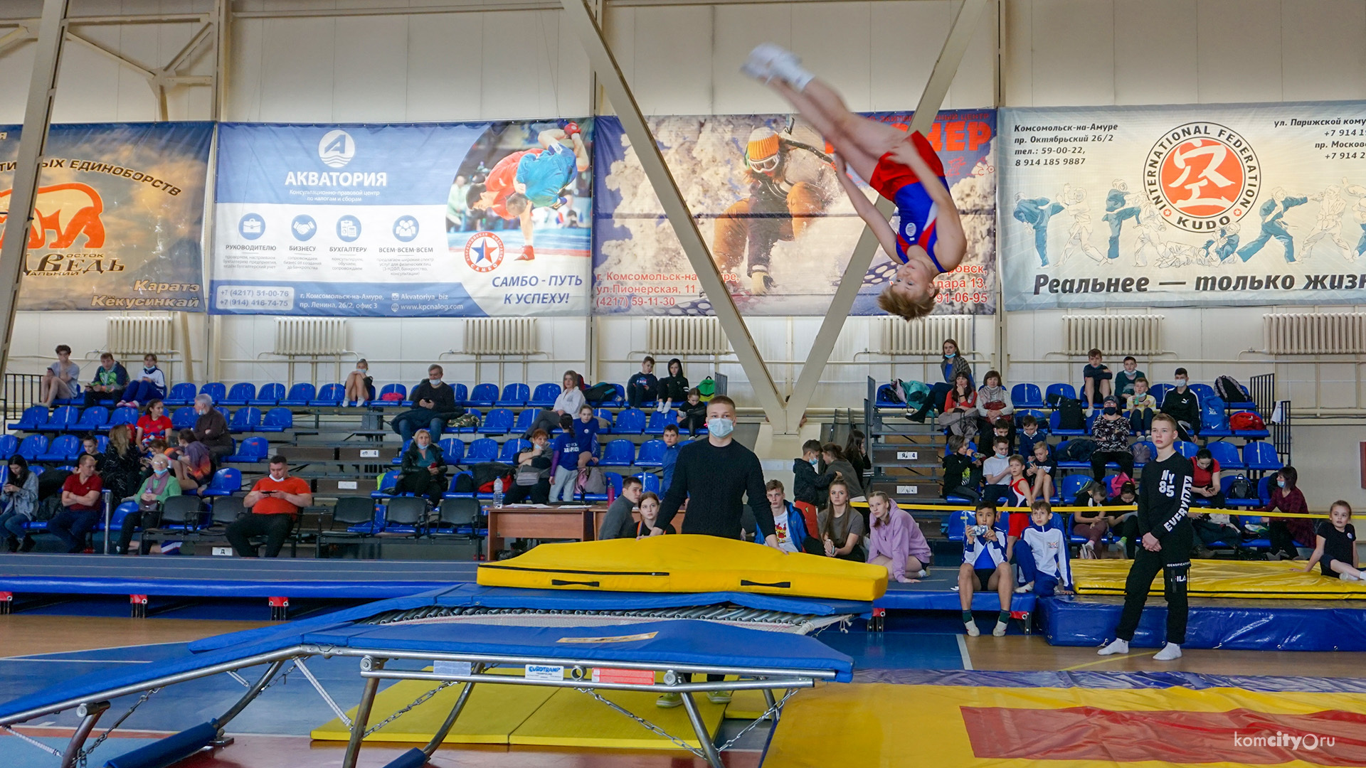 Комсомольчане одержали уверенную победу на чемпионате и первенстве ДФО по прыжкам на батуте