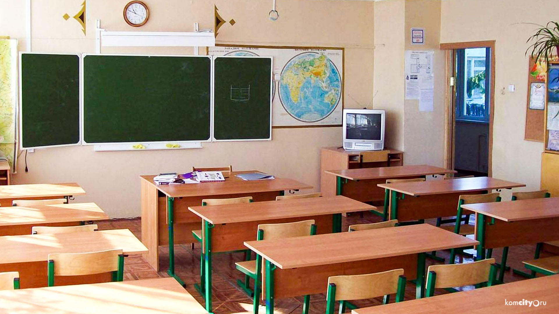 Из-за штормового ветра в школах Комсомольска отменены занятия