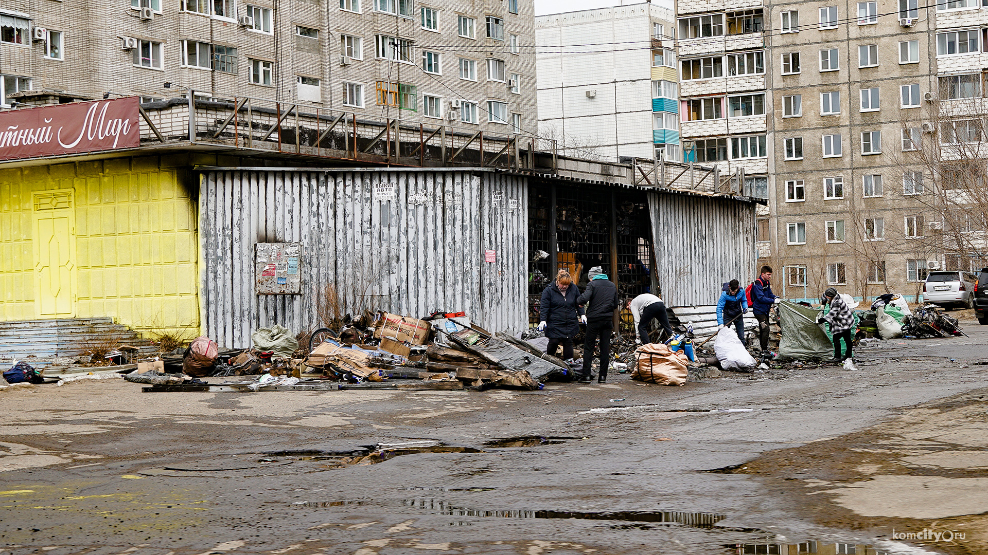 На Московском сгорел склад китайских товаров