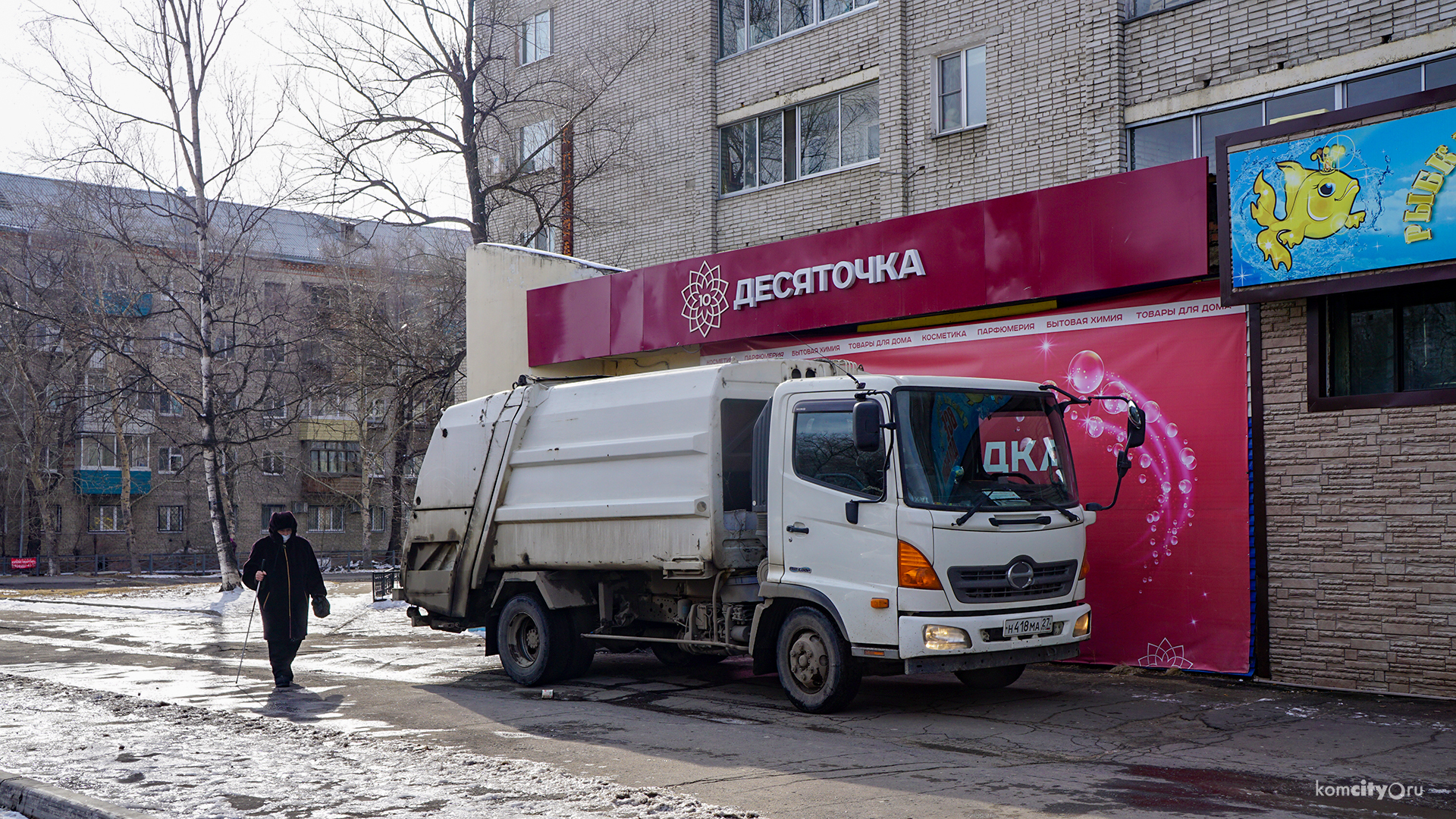 Из-за пожара в «Десяточке» среди ночи эвакуировали подъезд жилого дома