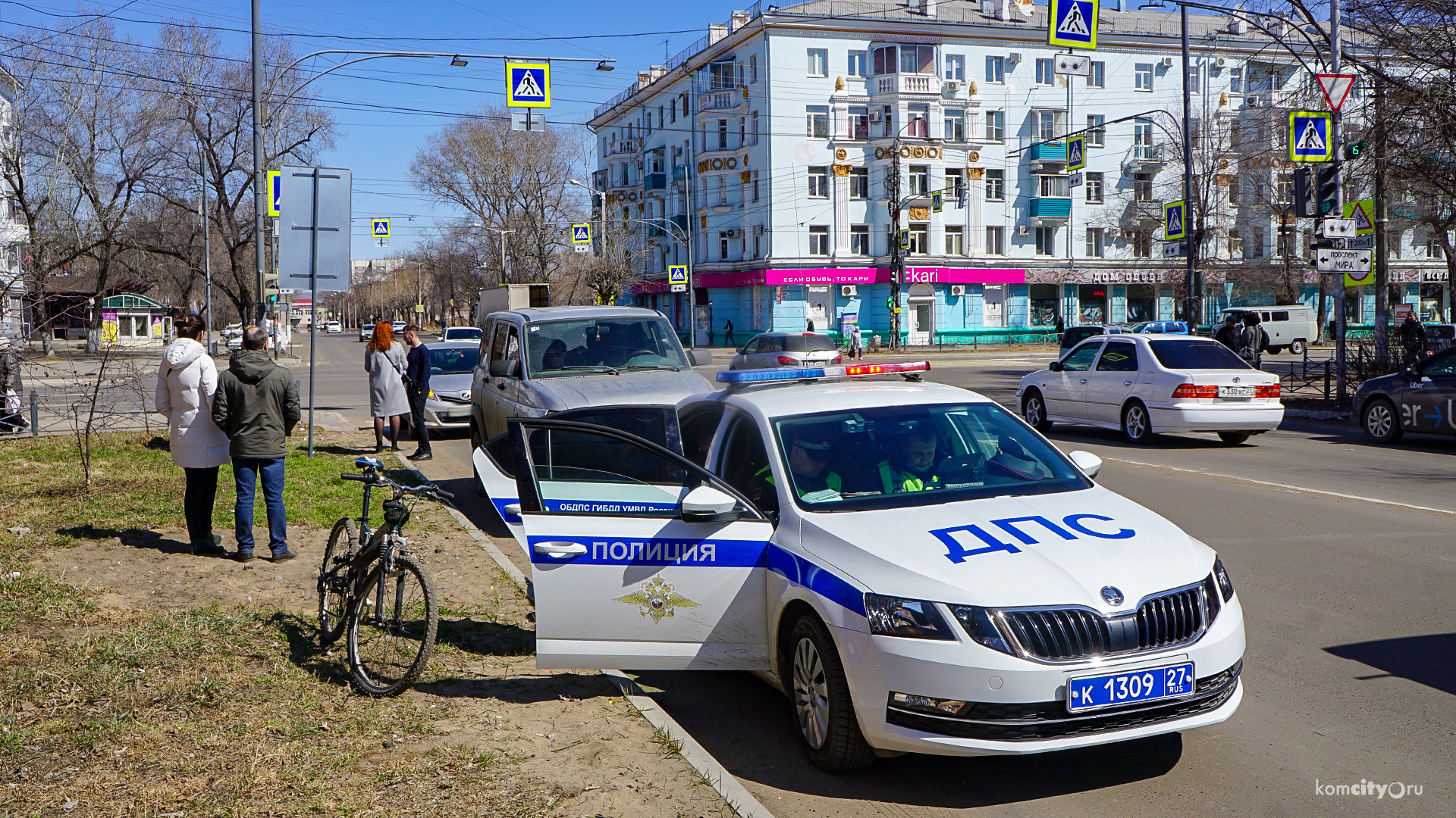 Бестолковые велосипедисты продолжают калечить машины комсомольчан на пешеходных переходах