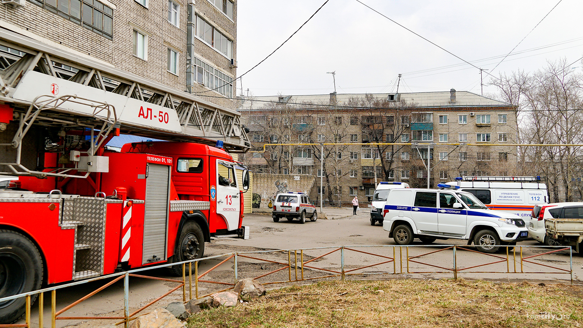 Спасатели предотвратили попытку девушки спрыгнуть с девятиэтажки