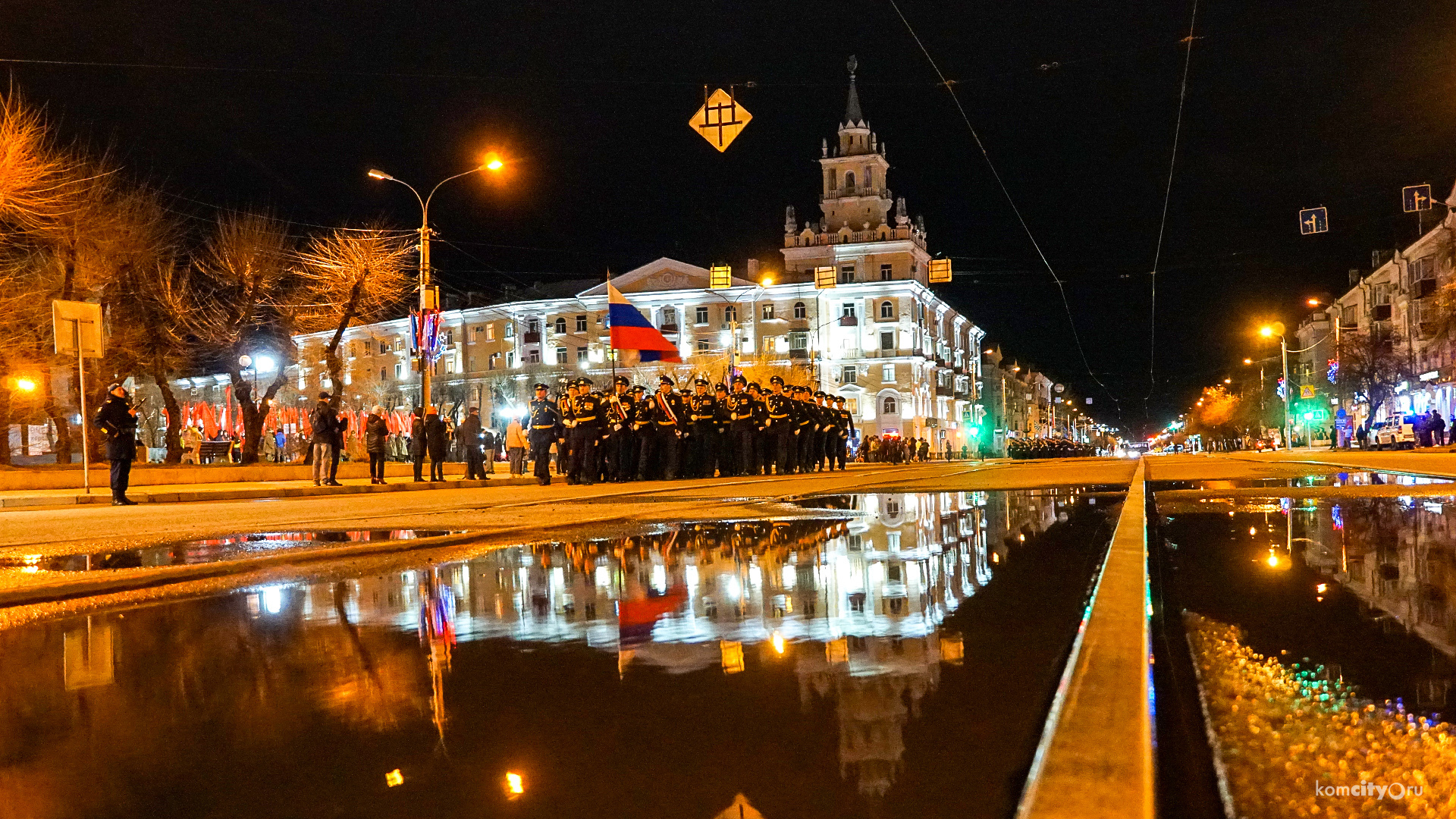 Генеральную репетицию Марша Победы провели под дождём на проспекте Ленина