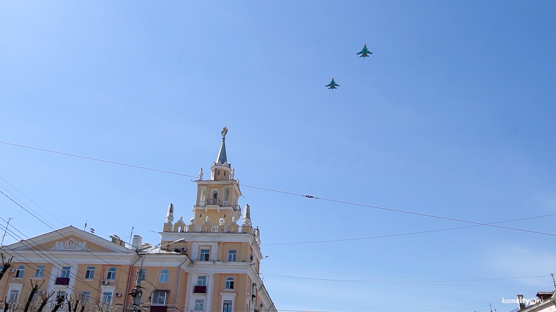 Завтра над площадью Ленина пролетят военные самолёты