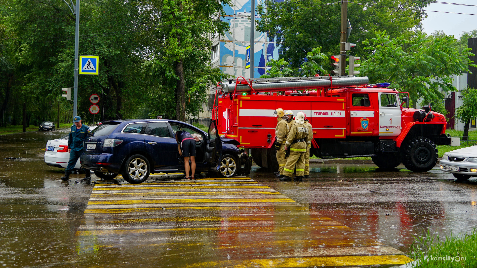 На Кирова столкнулись Мазда и пожарная машина, есть пострадавшие