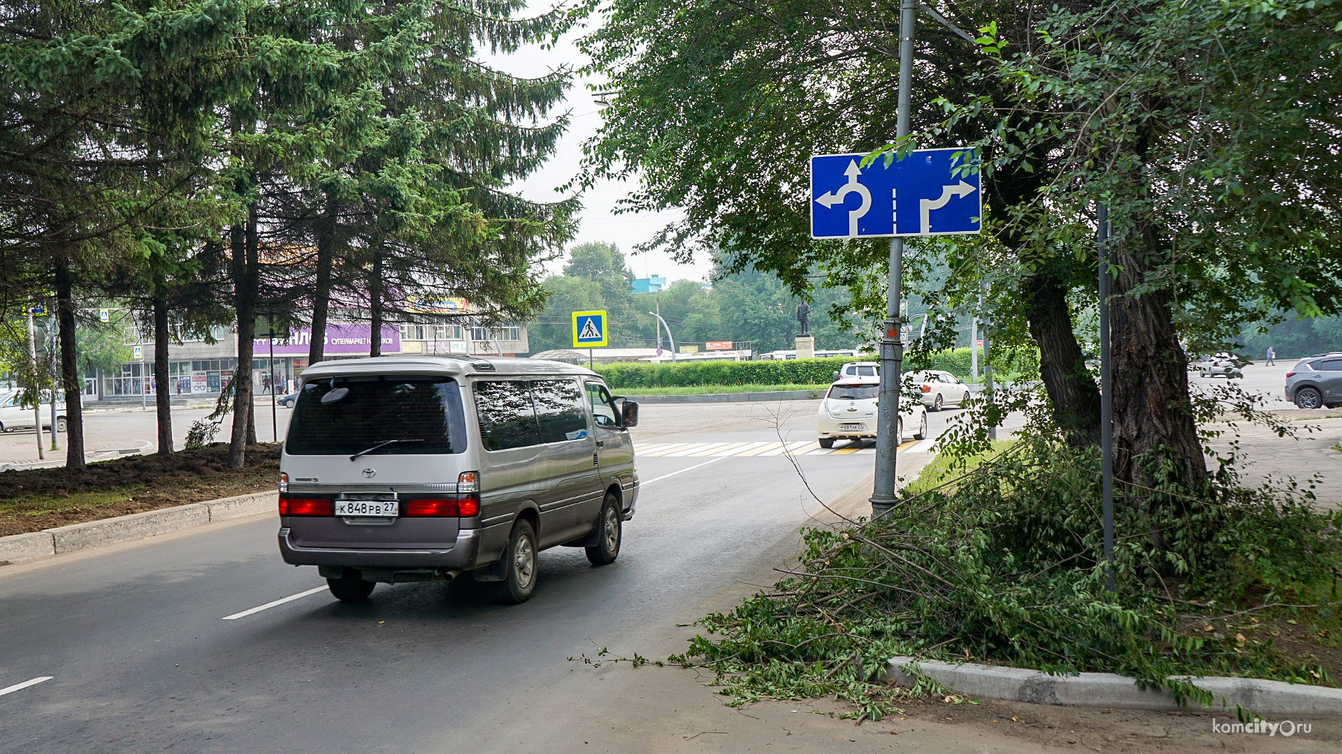 На Аллее Труда перед кольцом установили знаки расположения по полосам