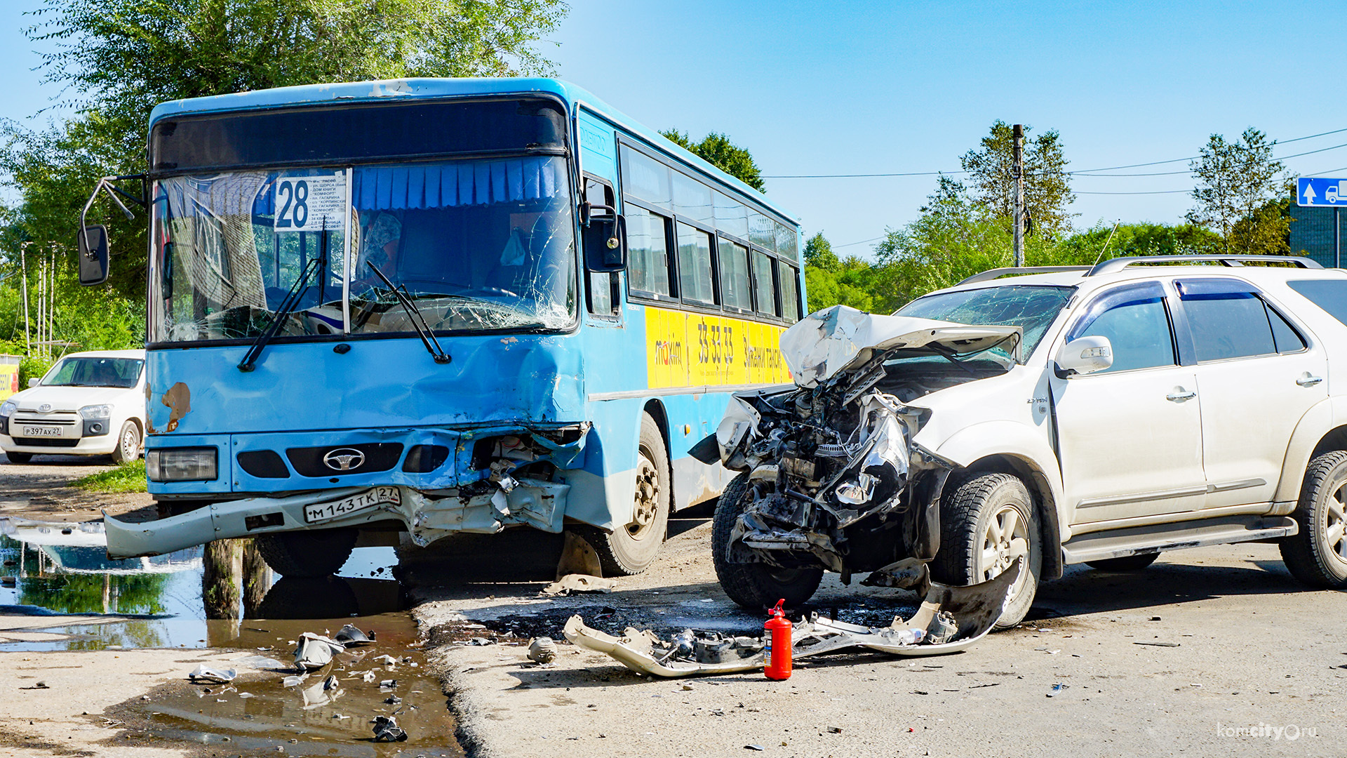 В столкновении автобуса и легковушки на Уральской пострадал один из водителей