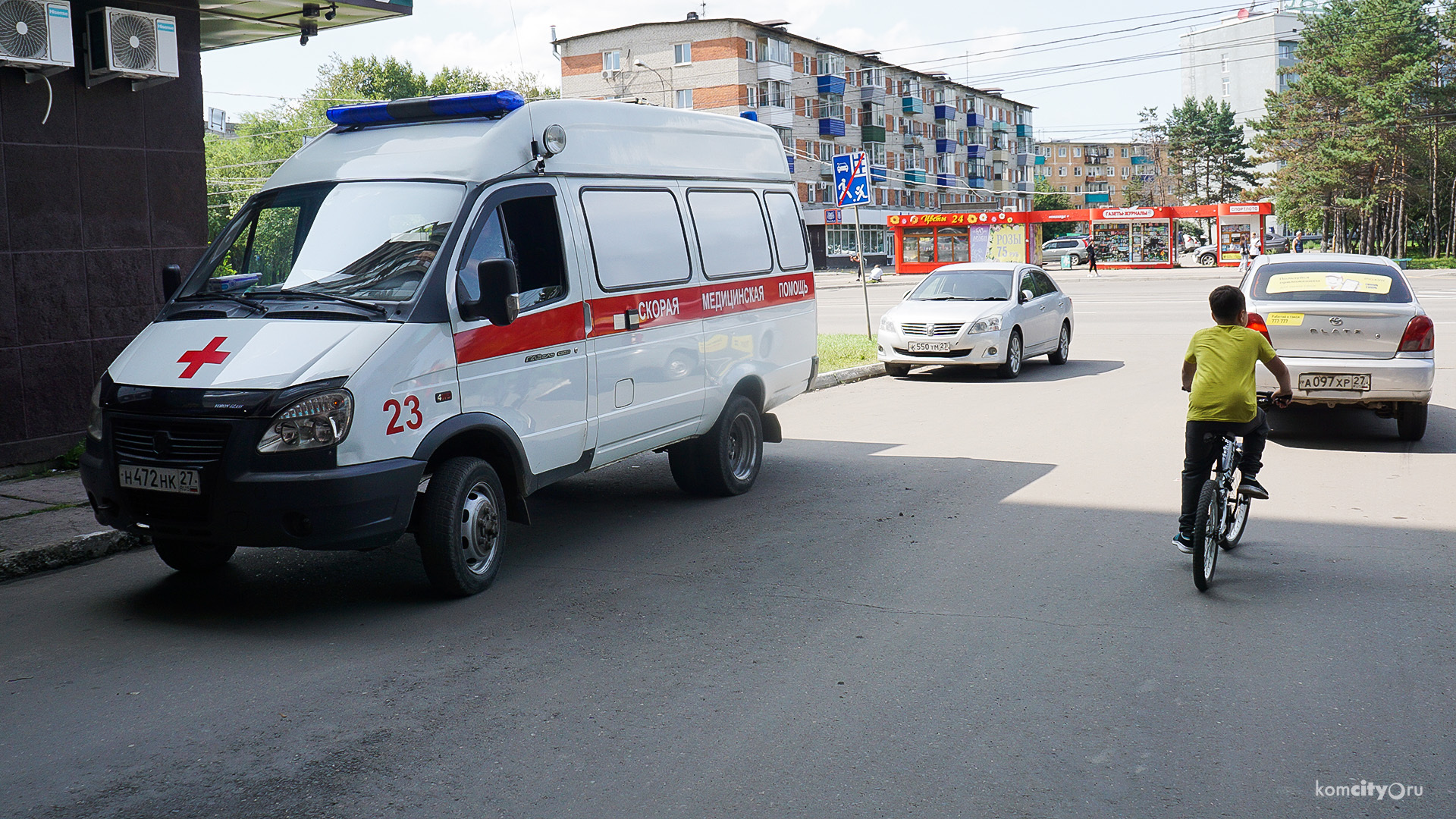 На Первостроителей быстрый велосипедист встретил не менее быстрого таксиста