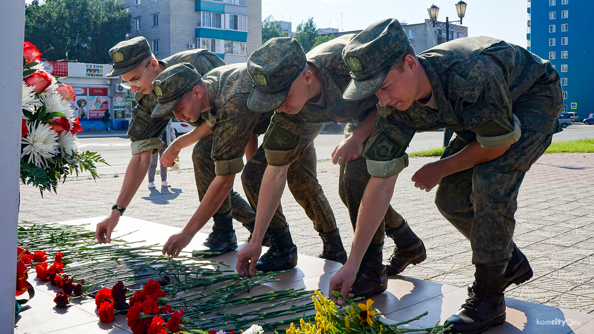 В годовщину окончания Второй Мировой войны  на проспекте Победы возложили цветы