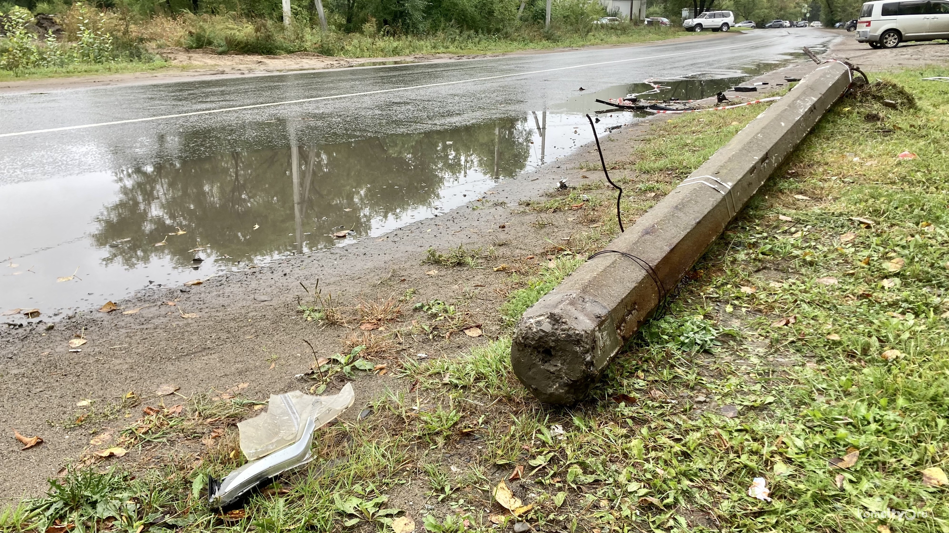 Водитель Приуса, врезавшегося в столб на Уральской, получил тяжёлые травмы