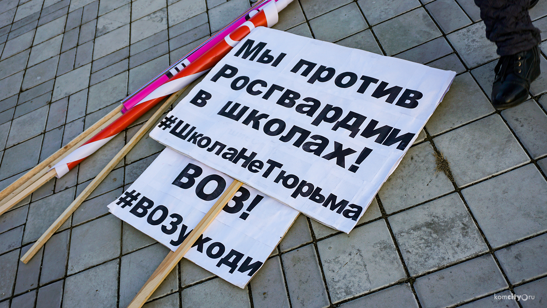 Митинг антиваксеров «против всего» собрал два десятка комсомольчан