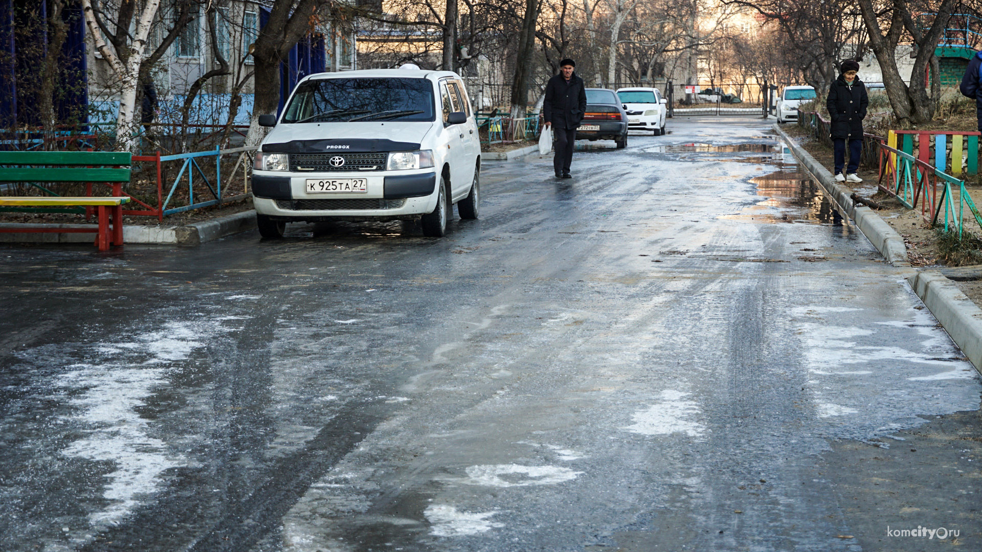 В Привокзальном районе свежеотремонтированный двор залило водой после порыва