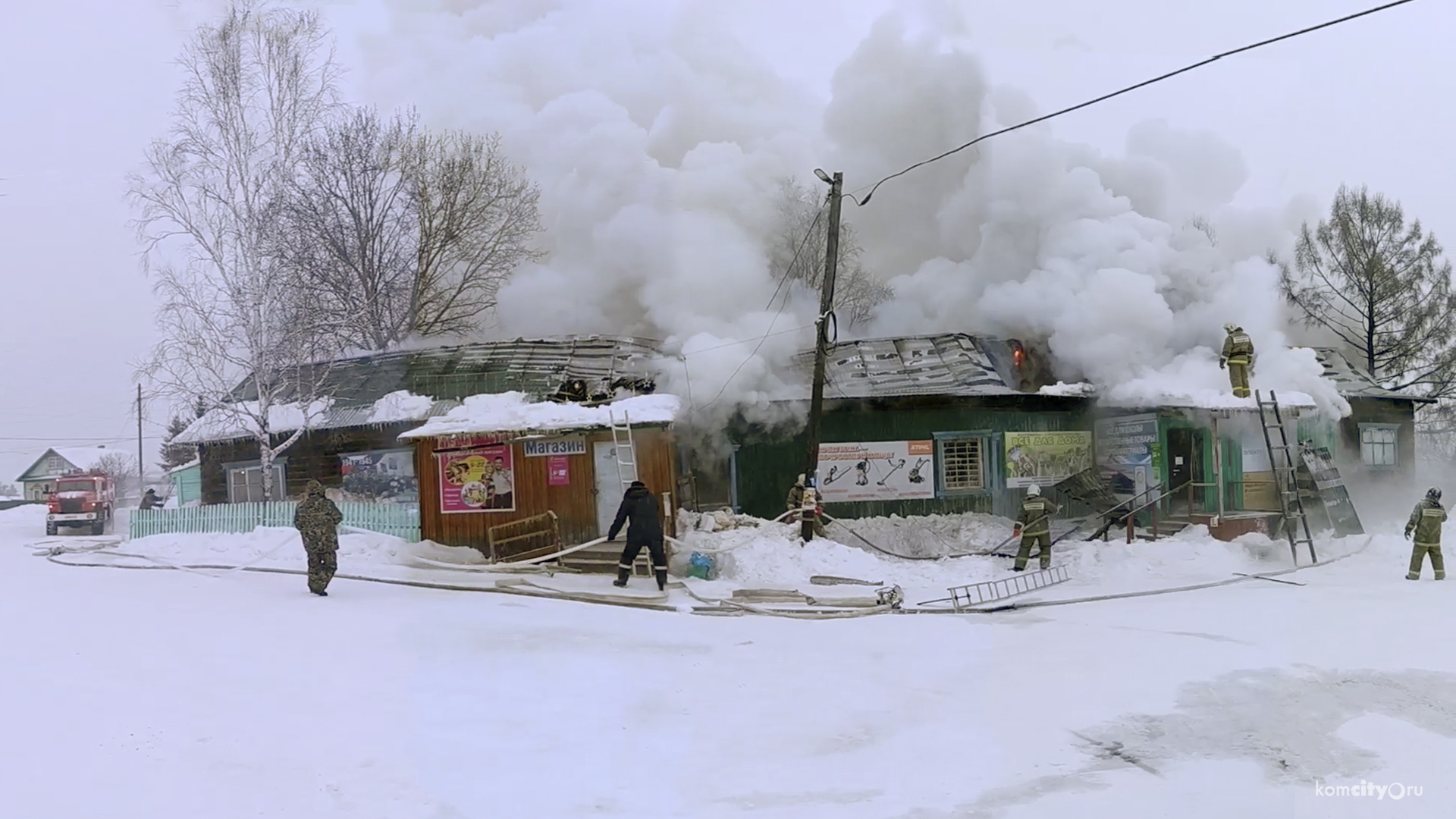 Под Новый год в Селихино сгорели жилой дом и торговый центр