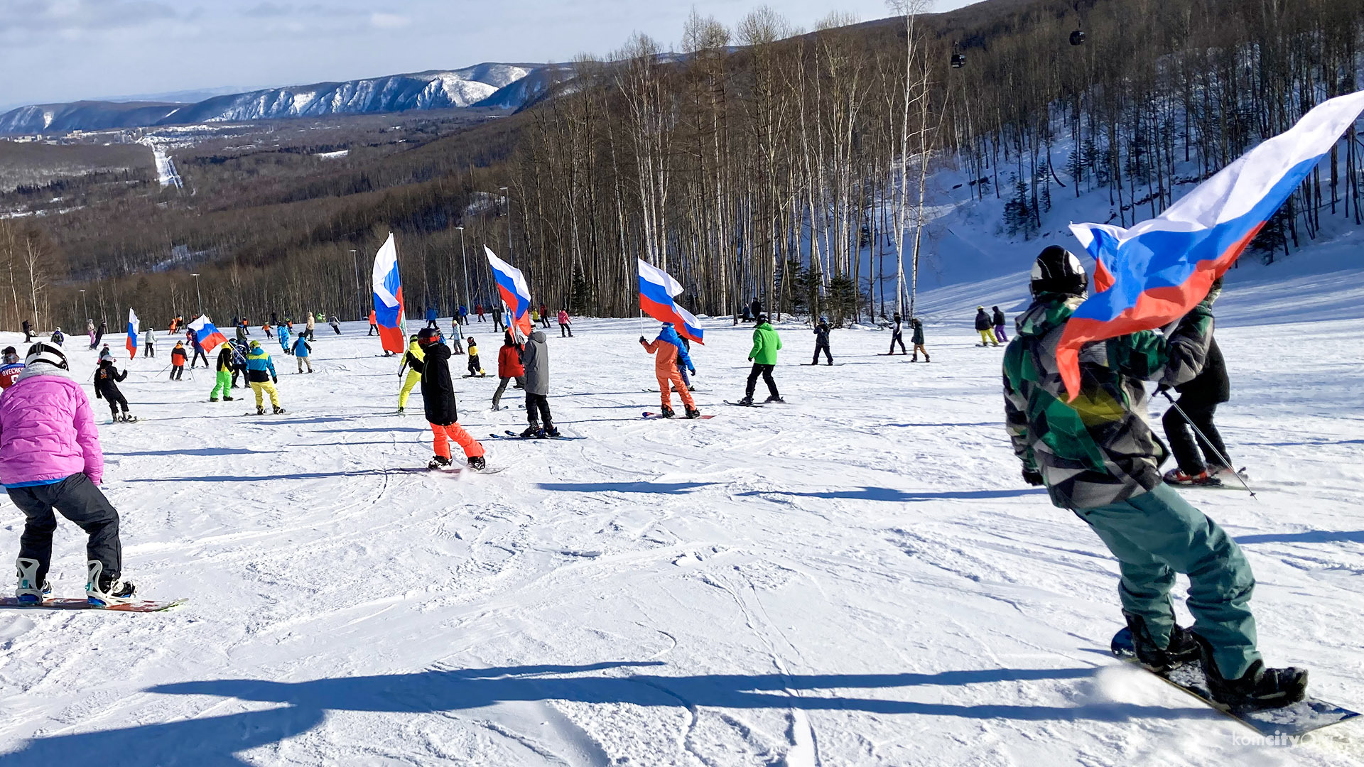 Массовый спуск на Холдоми в поддержку Олимпийцев — Видео от Komcity.ru