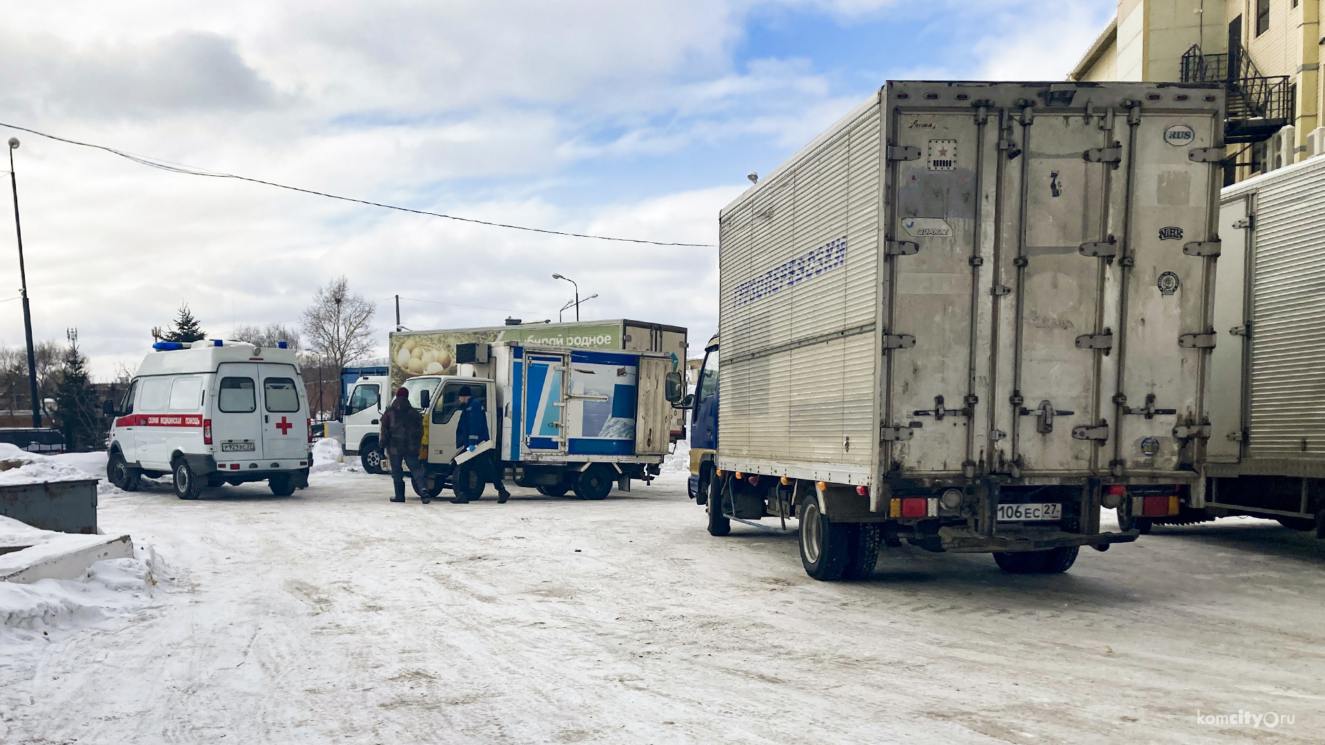 На парковке БУМа грузовик наехал на ногу пешеходу