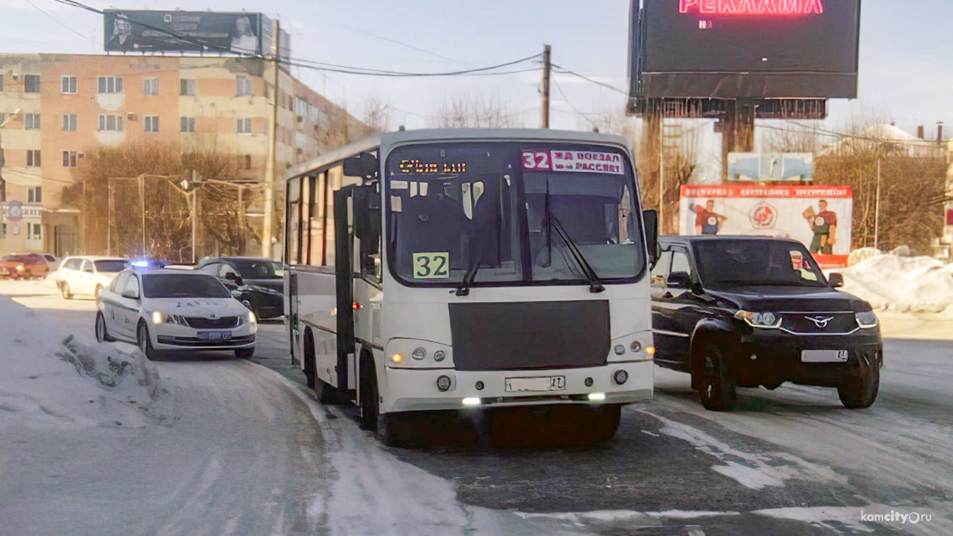 На пл. Металлургов автобус сбил пенсионерку, пострадавшая в больнице