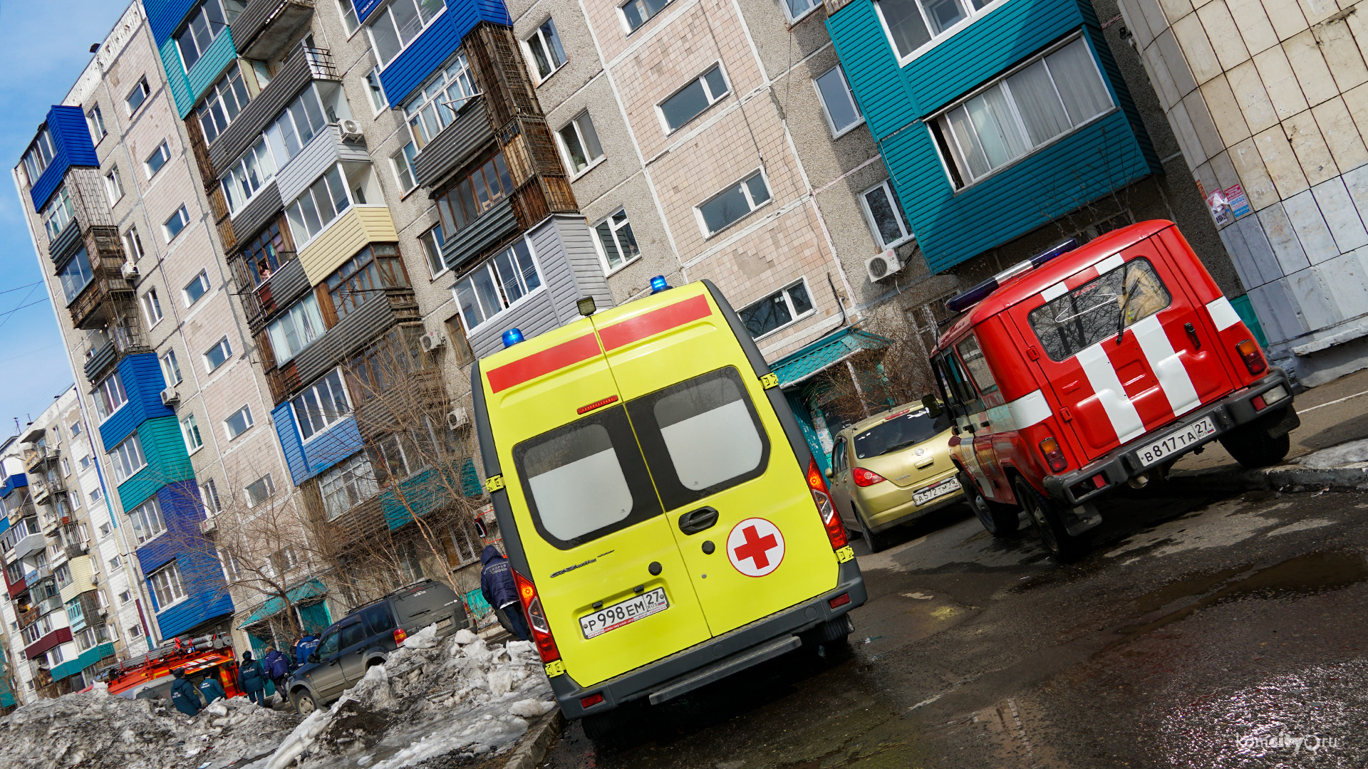 В горящей квартире на Дикопольцева пострадали два человека