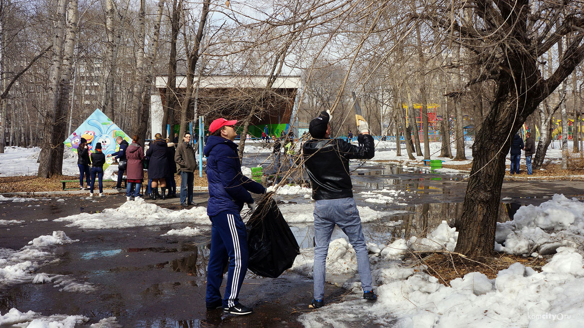 Несмотря на ненастную погоду, субботник не отменяется