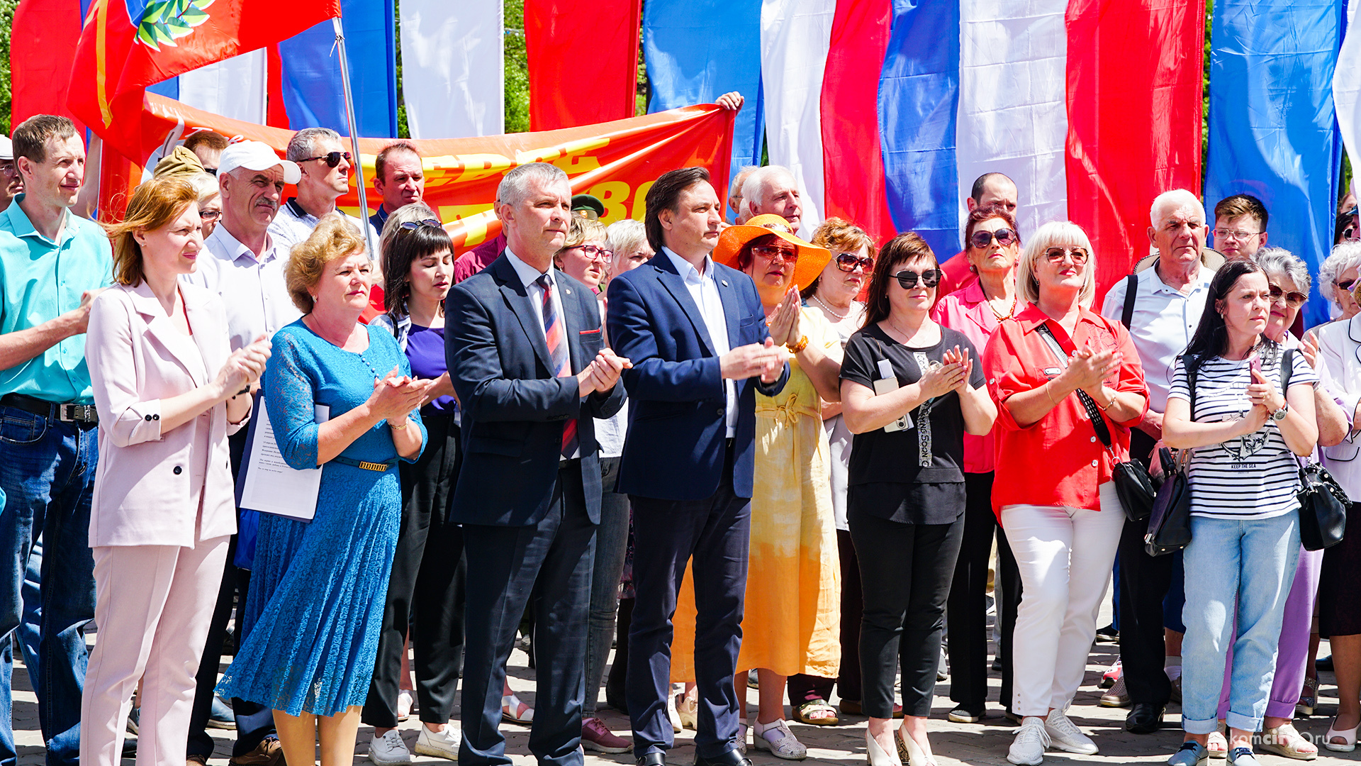 «За Президента! За Россию!» — Митинг в поддержку главы государства состоялся на Театральной площади