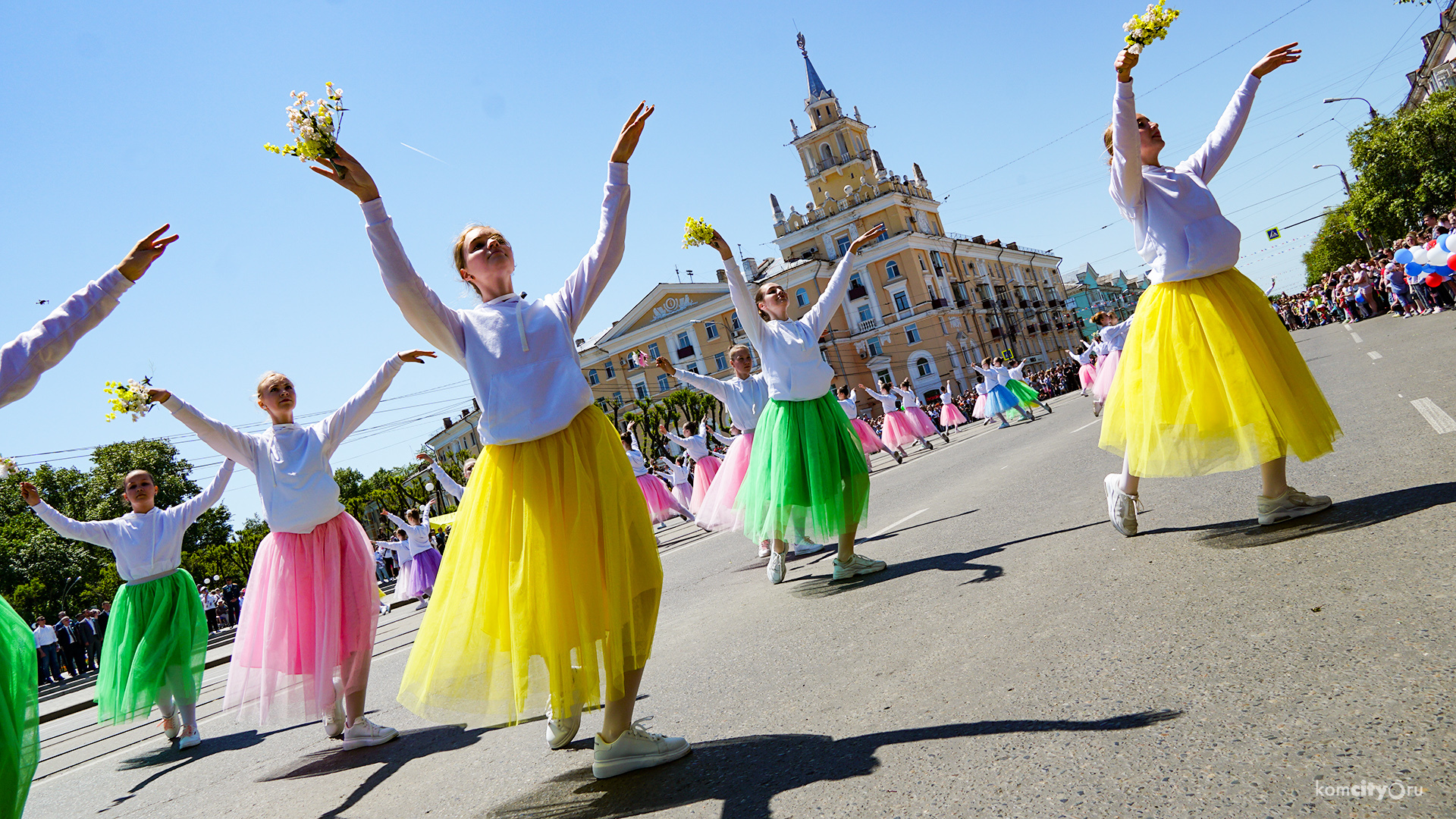 Театральное представление ко Дню города: учим редкое наречие — «амбивалентно»