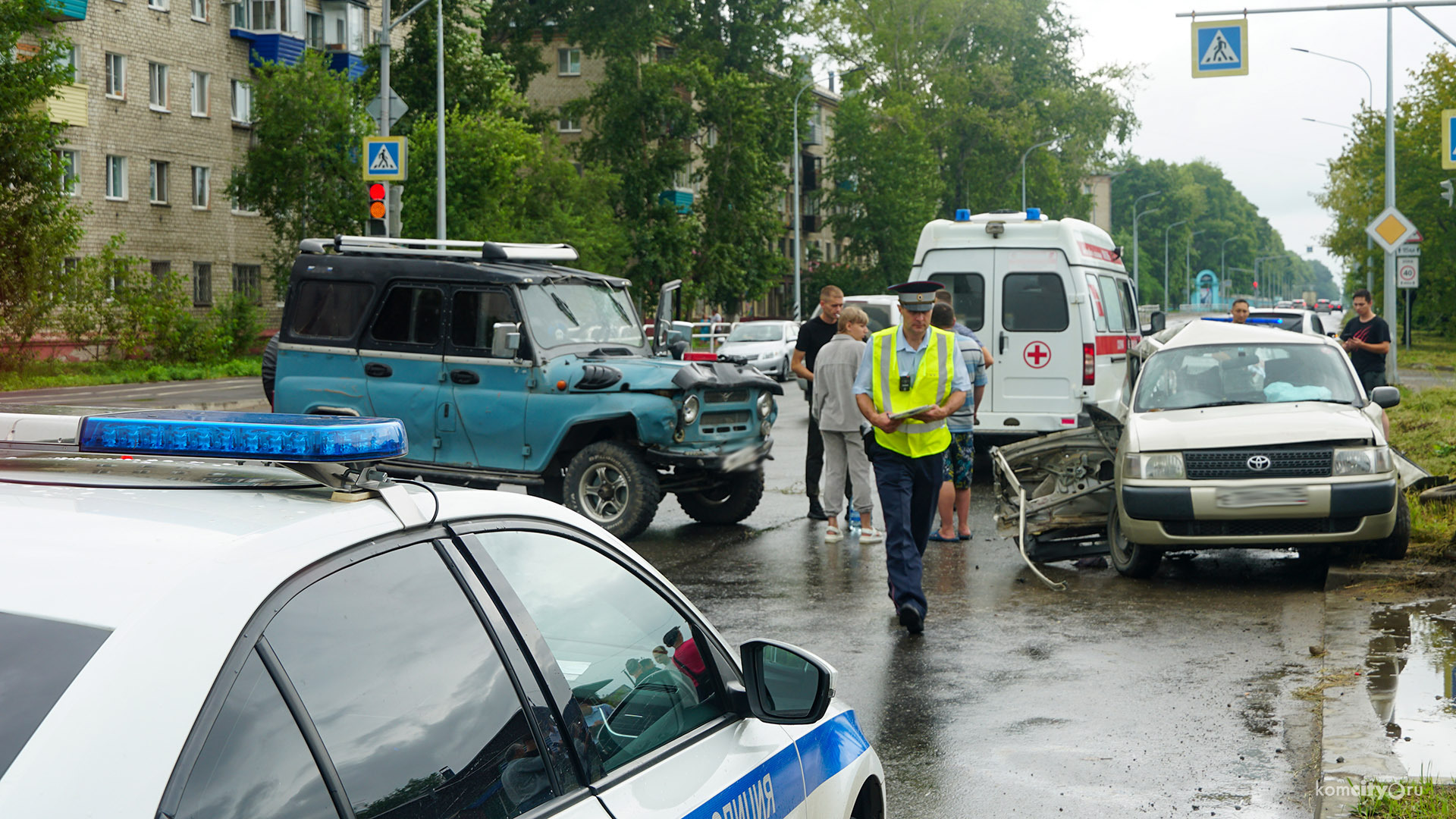 В ДТП погиб второй человек за утро: на Комшоссе — Ленинградской скончался водитель и пострадали два пассажира