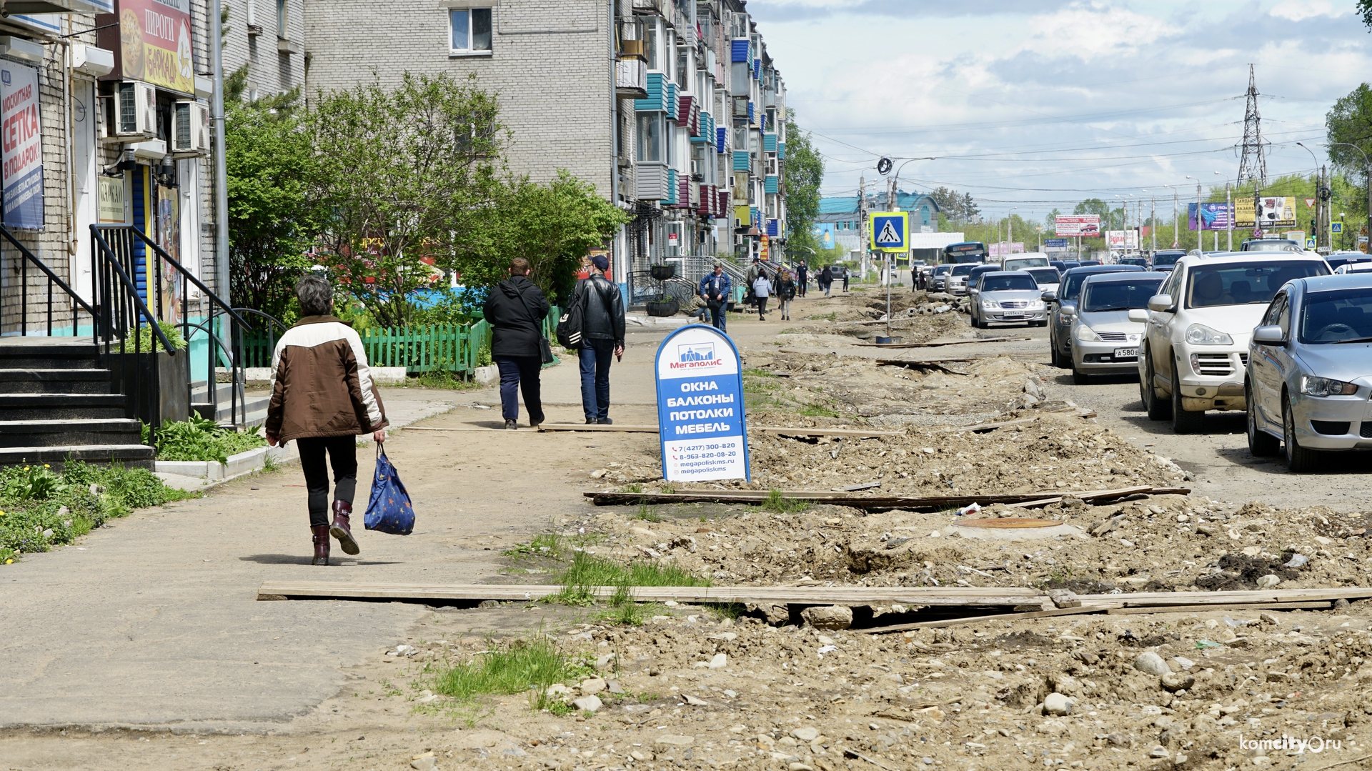 Ремонт раскуроченного тротуара на проспекте Ленина должны начать до конца июля