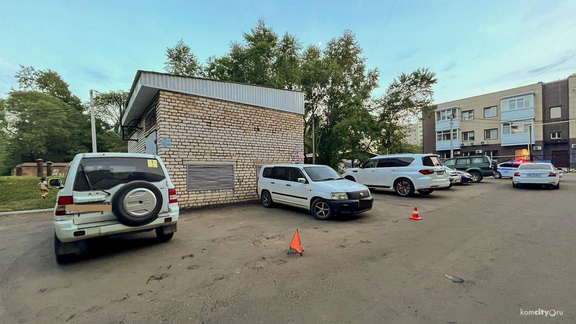 Во дворе на Пионерской ребёнок врезался в машину