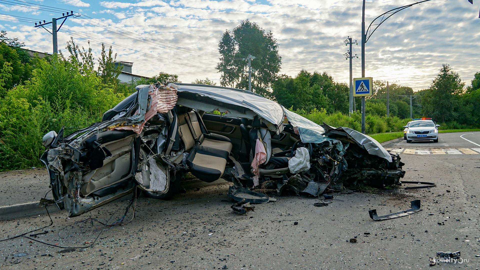 На Северном шоссе бешеный Субару порвался об столб