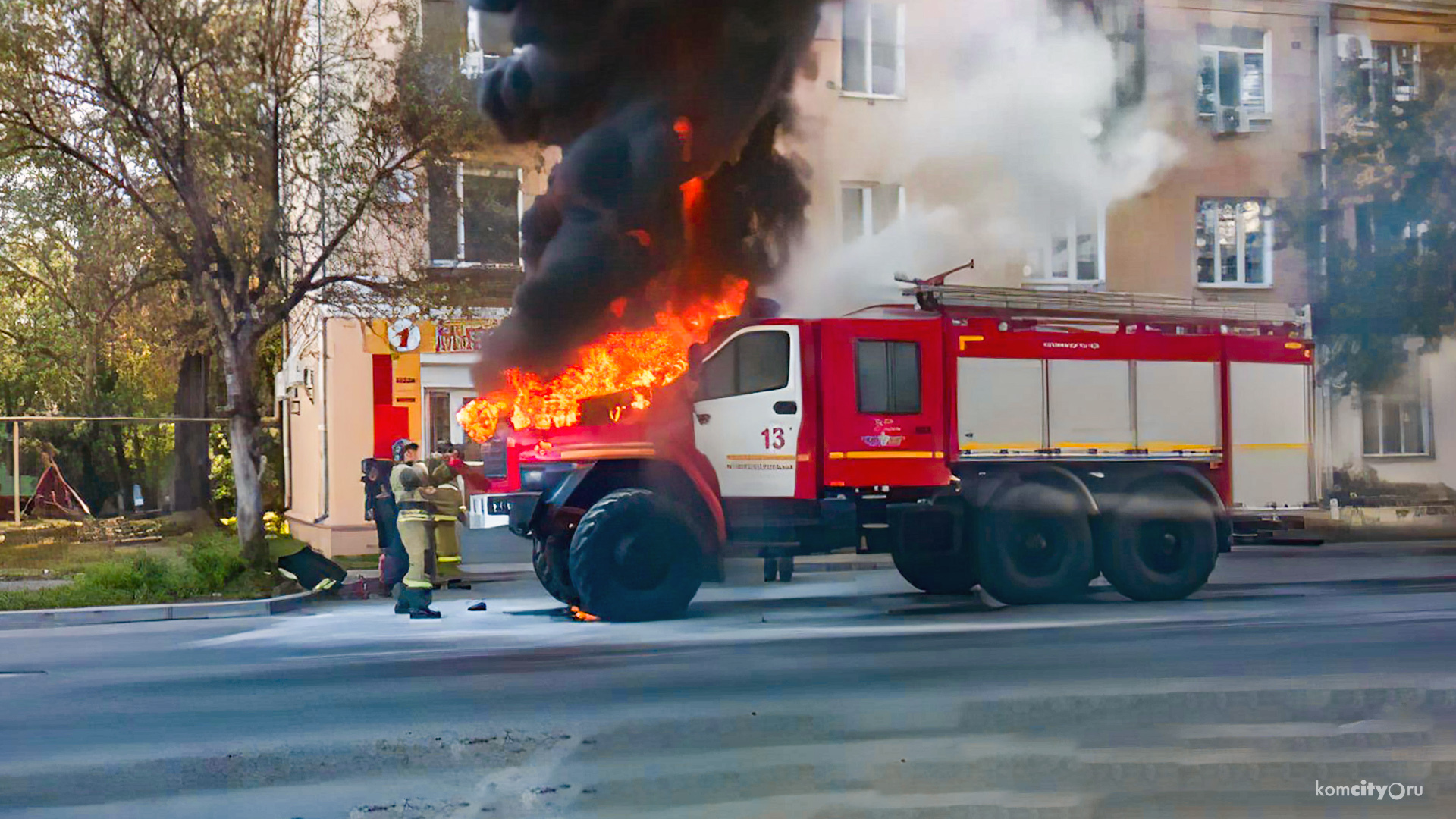 Недавно полученный пожарный «Урал» сгорел на Дзёмгах, спеша на вызов