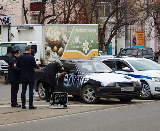 Комсомольчанина исписавшего «мирными призывами» и бросившего посреди проспекта Ленина автомобиль, оштрафовали на 30 тысяч