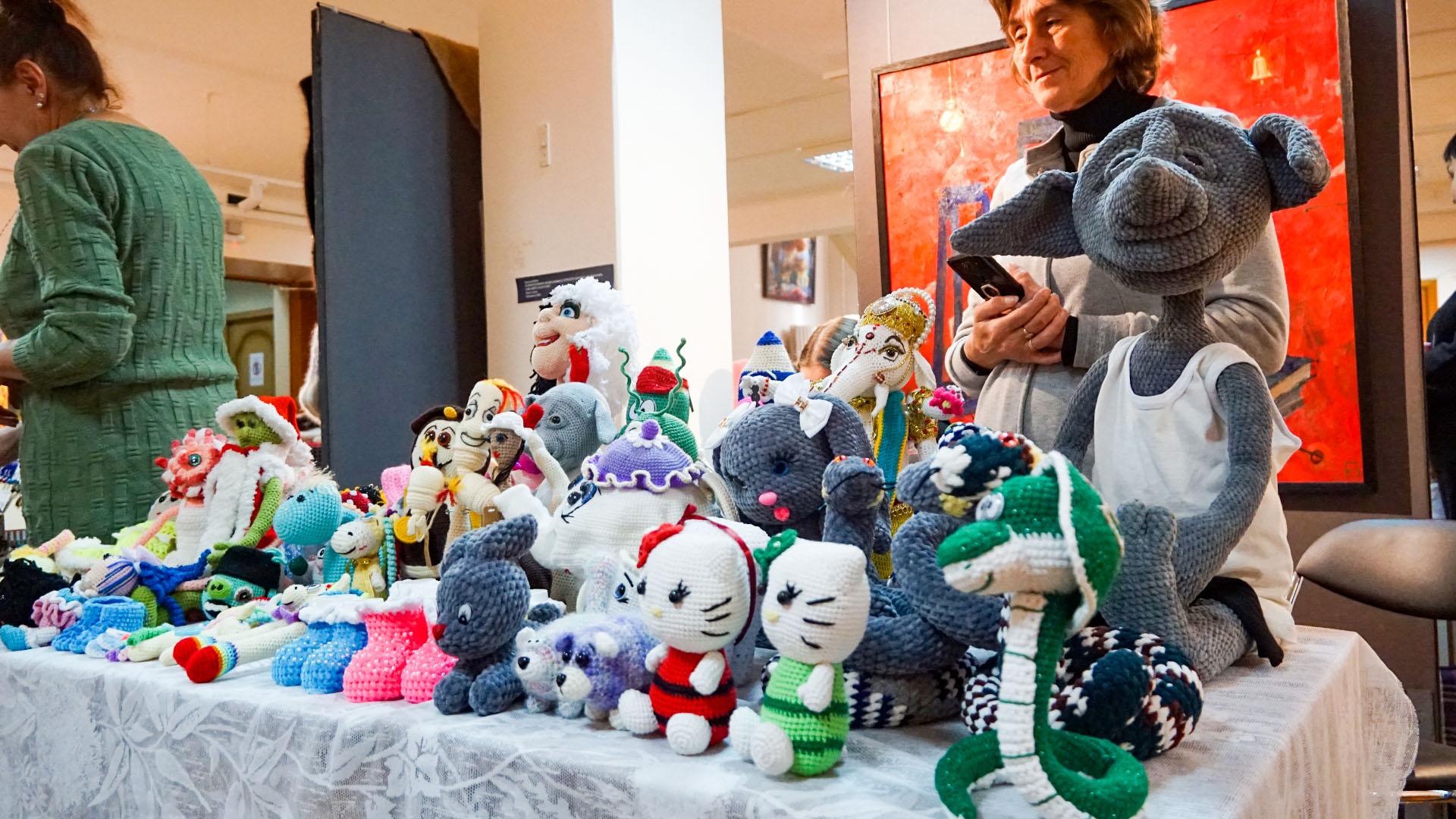 Куклы, броши и картины — Комсомольчан приглашают на ярмарку хэндмэйда
