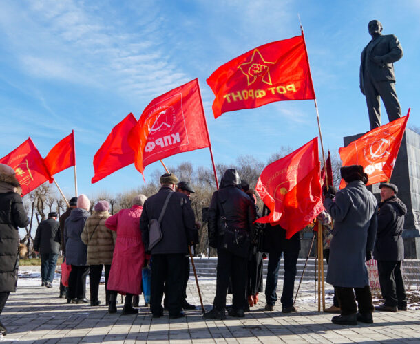 Митинг в годовщину Великой Октябрьской революции прошёл на площади Ленина